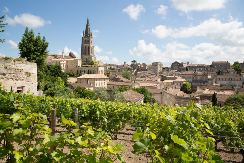 landscape view of Saint Emilion village in Bordeaux region in France autocars LC - location